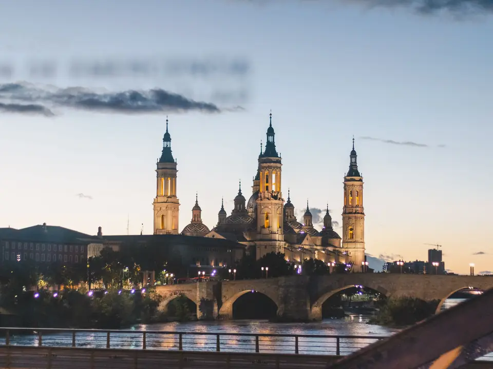 Capture of Basilica de Nuestra Señora del Pilar at twilight over the Ebro River in Zaragoza, Spain